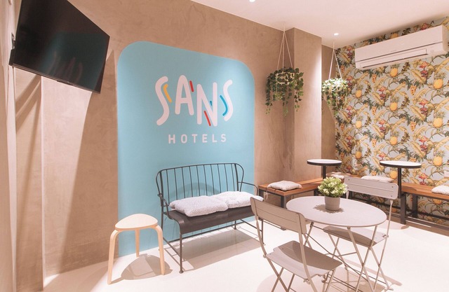 Sans Hotel at One JD Makati by RedDoorz