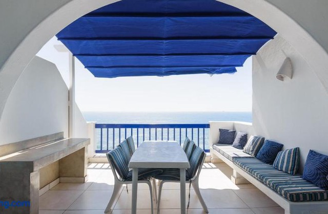 Santorini Akrotiri 28 (Family Only)