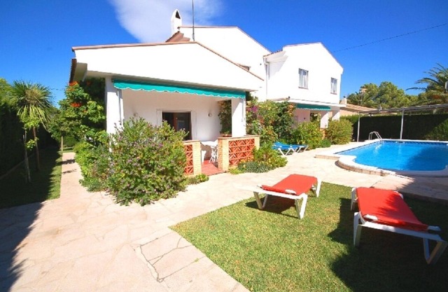 SAONA VILLAS (VN DENIS): villa for 12 people, private swimming pool, wifi