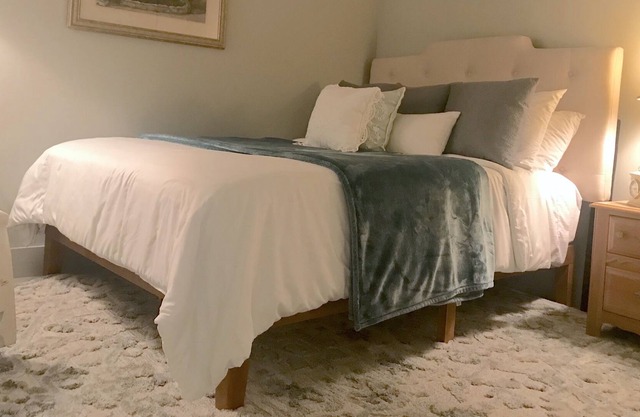 Savannah Charm Poolside Cottage - 3 mins fr Downtown!