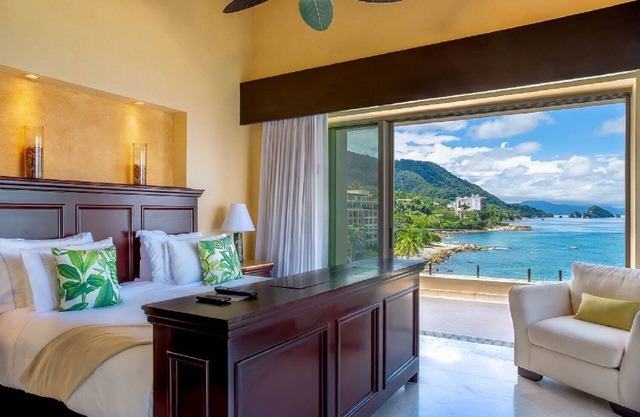 Savor Sunsets: A 3Bedroom Oasis on the Shores of Puerto Vallarta