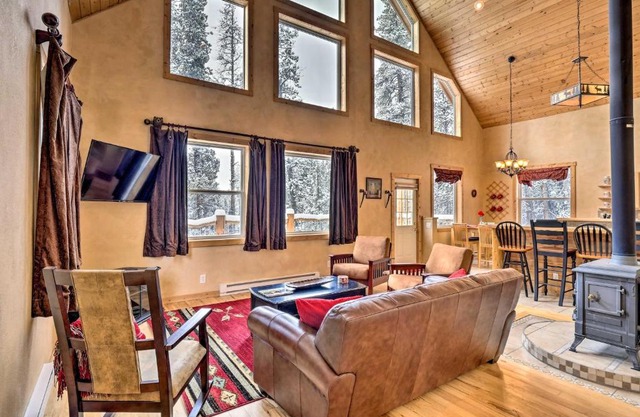 Scenic Mountain Cabin on 4 Wooded Acres and Hot Tub!