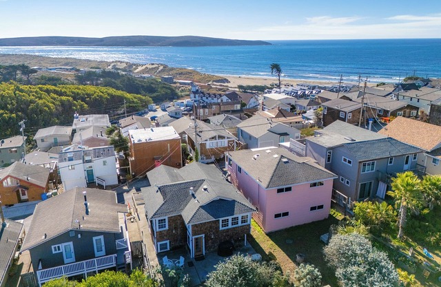 Sea Breeze: Perfect Family Beach Cottage! 5 min Walk to Beach! GmRm/Pup/WiFi