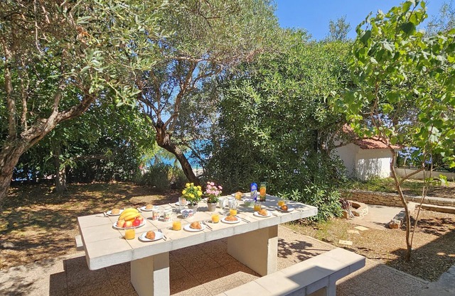Sea Front Stone Villa, just 5m from pebble beach, 3km from Trogir Old Town
