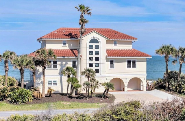 Sea Haven - Oceanfront home w/pvt beach & deck