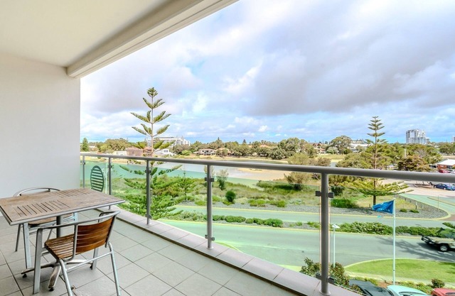 Sea Side 205 - Spacious modern apartment perfect for couples