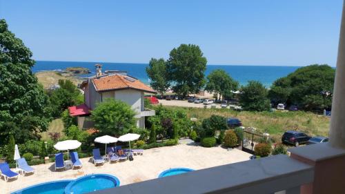 SEA WOLF Apartman Луксозен апартамент с панорамна гледка към морето климатик с нова напълно оборудвана кухня отделна баня с тоалетна гледка към басейна на 30 м от плажа Паркинг към хотела Навсякъде близо