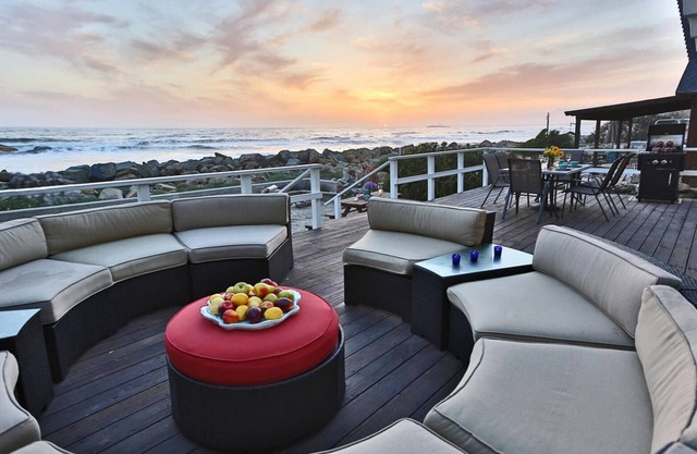 Seacliff Beach House - On The Sand in Ventura County