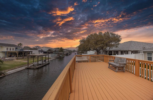 Seaside Canal Retreat: Renovated Home with Private Dock Near Port Aransas