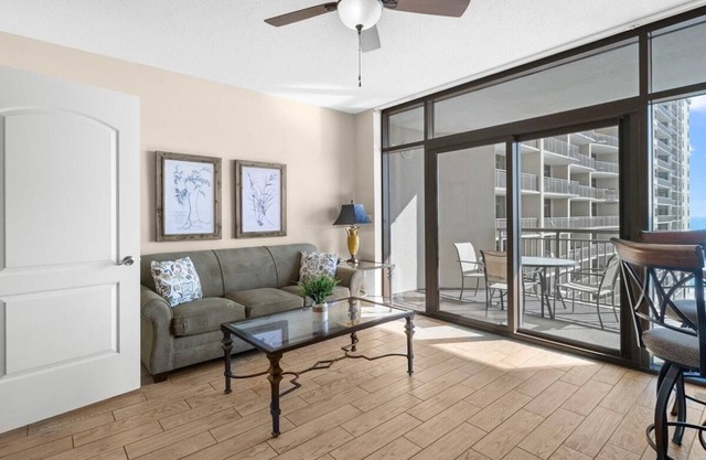 Seaside Getaway 1 Bdrm Condo with Spacious Balcony