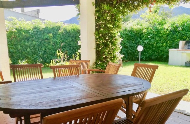 Seaside villa with large private garden