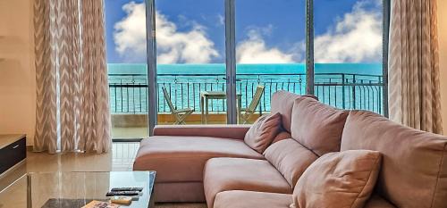 Seaview 3 bedrooms in Balluta Beach S5