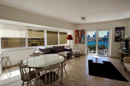 Seaview Cozy Stay in a Prime Sliema Location 6S