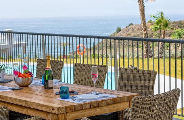 Seaview Luxury 2 Bedrooms Apt in Reserva del Higueron