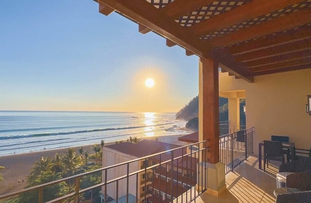 Seaview Oasis 1-BR Suite in Croc's casino resort