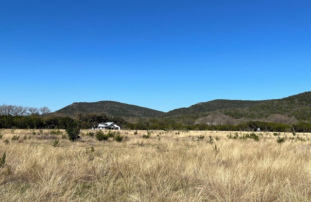 Secluded 3/2 farmhouse with scenic patio, wildlife on private acreage