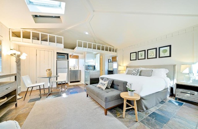 Secluded Windansea Beach Rental Cottage