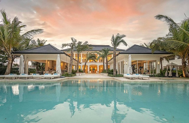 Serena 19: Sumptuous Retreat
