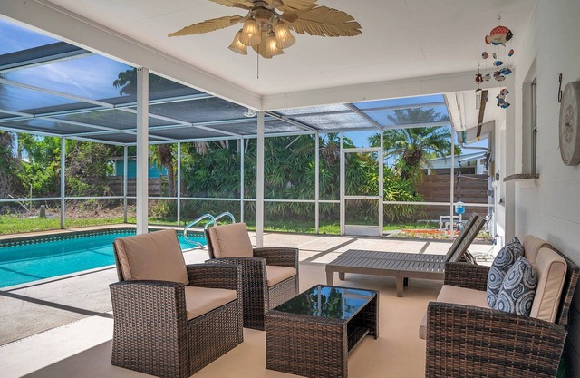 Serene Cove w/pool spacious yard near beaches