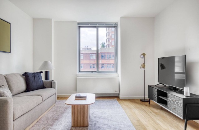 Serene LIC 1BR w/Doorman, Gym & Pool, near East River, by Blueground