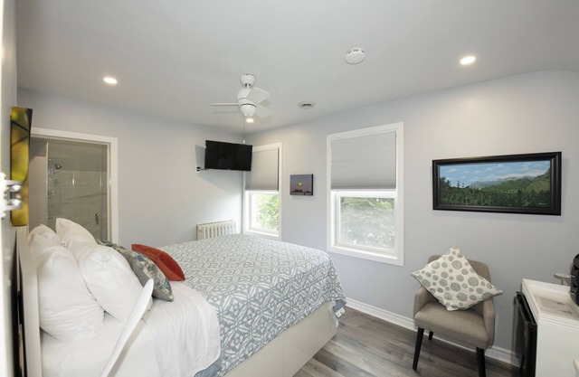 Serene Niagara Inn