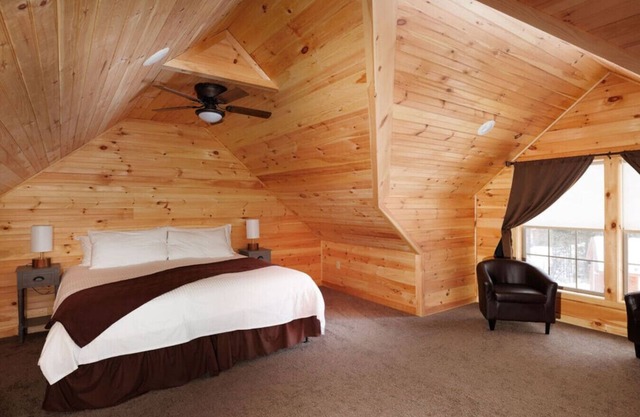 Serene Two-Bed Log Cabin Townhouse