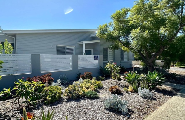 Serenity by the Sea - centrally located new build home