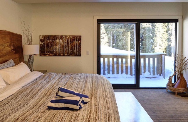 Serenity @The Edge ~ Contemporary design with Style, Luxury and Comfort