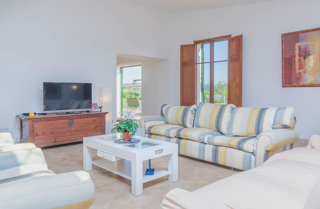 Ses Barreres - Three Bedroom Villa, Sleeps 6