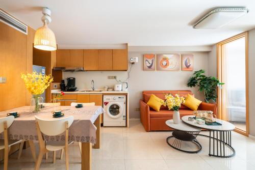 Shanghai Hills & Wanye Spacious Family Suites close to line 13