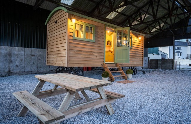 Shepherd's Hut in Devon by Scenic Lake