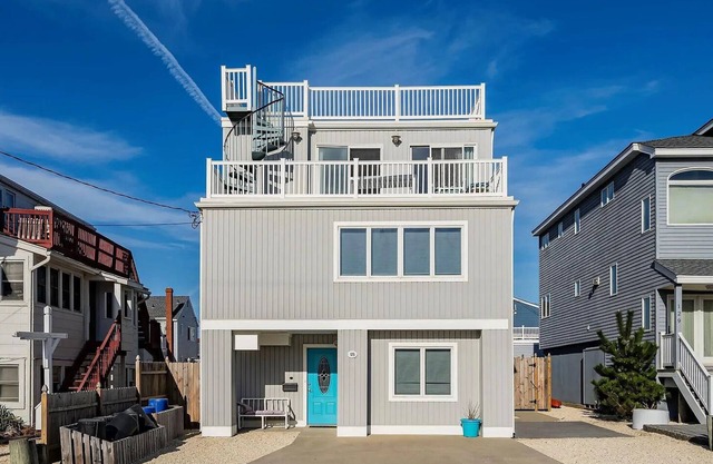 Ship Bottom LBI 4 Bedroom Home with pool and ocean views- 1 house from the beach