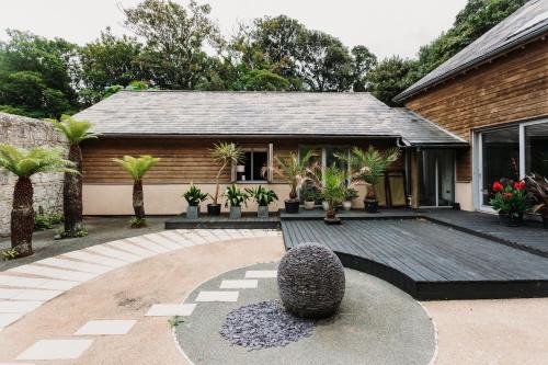 Shizuka Lodge