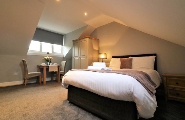 Signature - Linden Cottage Room 3