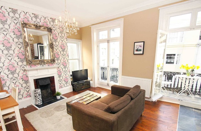 Sillwood Balcony Apartment | by Brighton Holiday Lets