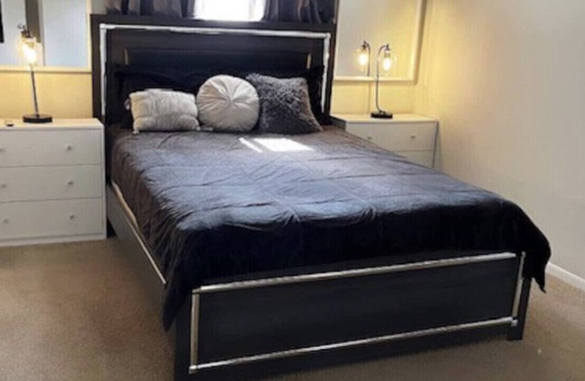 Simple Comfy - One Bedroom Apartment in Lombard