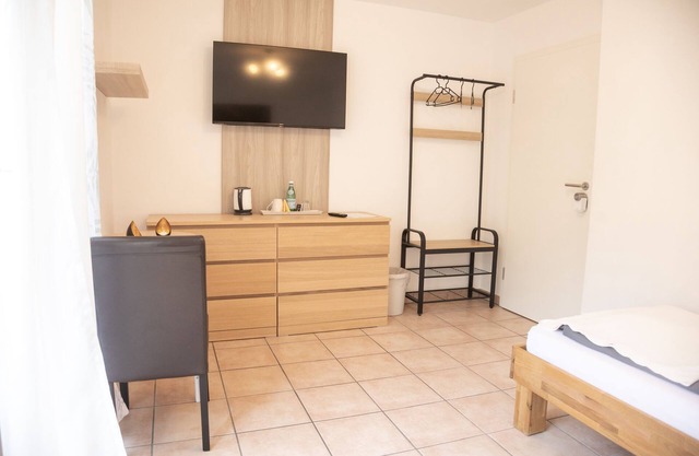 Single room-Classic-Shared Bathroom-No view-Gemeinschaftsbad