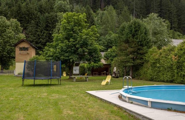 Single room, shower, toilet