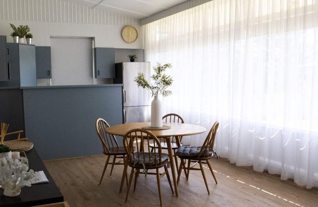 Singleton Seaside Bungalow Retreat 3 minute walk to the beach.