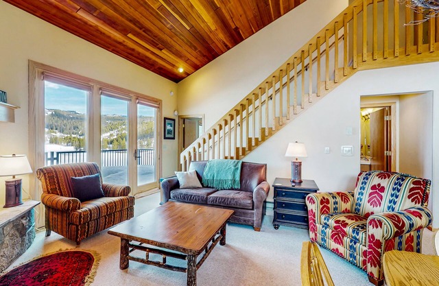 Ski-in/out condo near Lake Levinsky with balcony, ski & mountain views