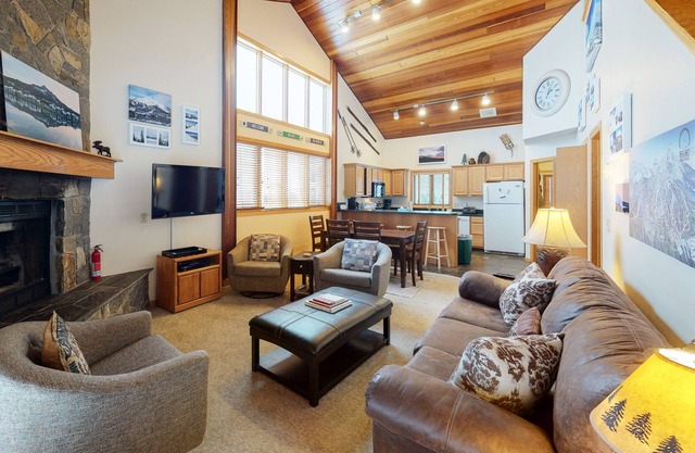 Ski-in/out townhome - perfectly situated in Big Sky Mountain Village!
