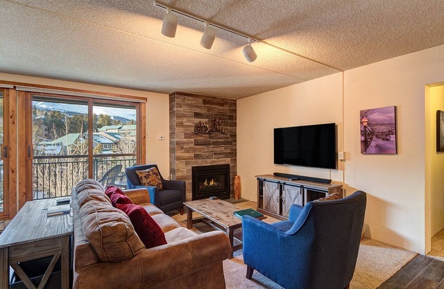 Ski-In/ski-Out Downtown Breckenridge Condo, Hot Tubs, Mountain Views!