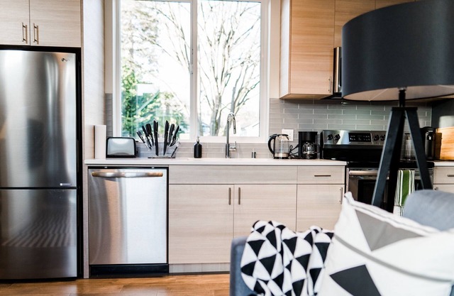Sky Mark Lux 2 - Seattle's Best Modern 3BD HomeTel
