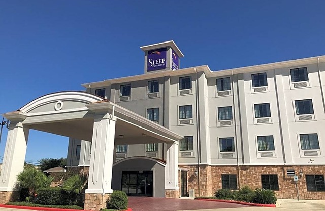 Sleep Inn & Suites at Six Flags