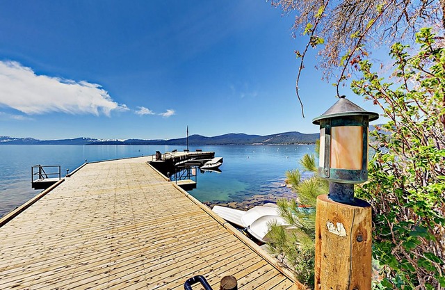 Slice of Paradise 4BR Brockway Springs w/ Dock & Lakefront Hot Springs Pool
