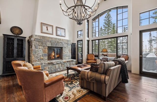 Slopeside 46-Perfectly Located Luxury Ski-in Ski-out Townhouse at Slopeside on
