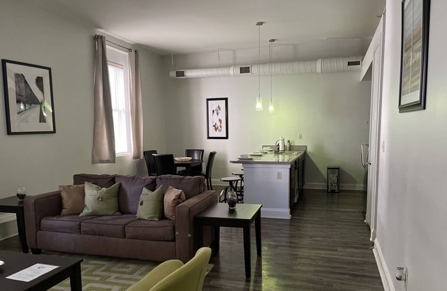 Smart Modern Contemporary 1 Bedroom 1 Bath Apt.