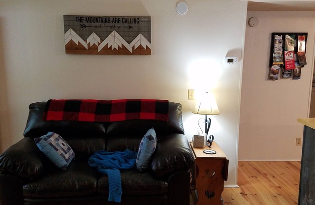 Smoky Mountain Home Rental 3/2 sleeps 6.