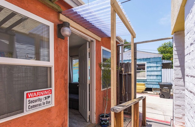 SO Cute Beach Studio bungalow in North Mission Beach 92109 - AJ George Broker
