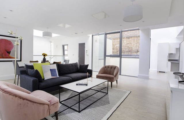 Sonder | Lincoln's Inn Field | Chic 3BR + Terrace
